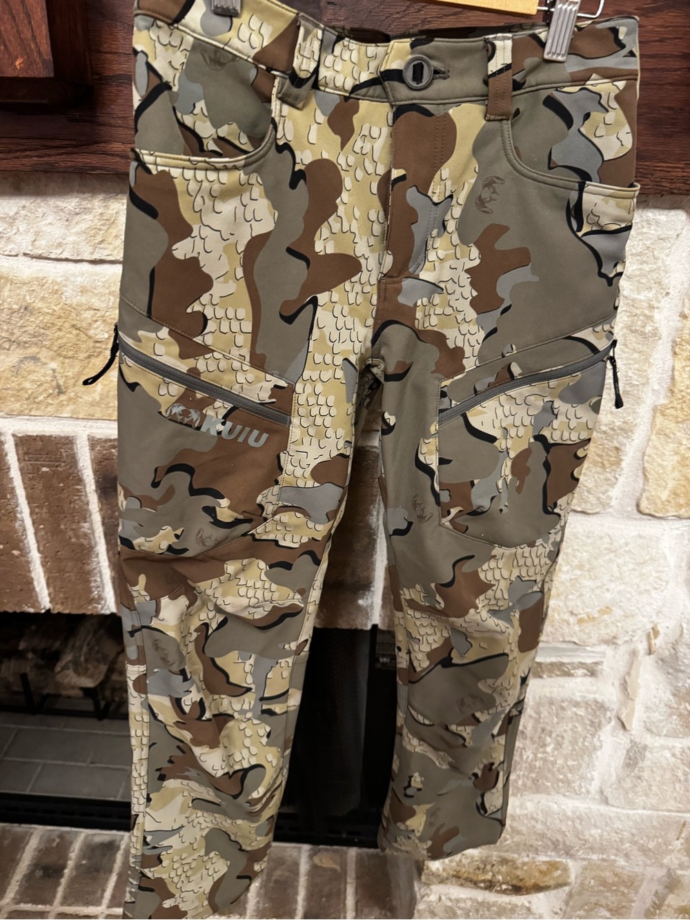 KUIU Youth Attack Pant Valo Camo Size M Kids Hunting Pants Stretch Articulated